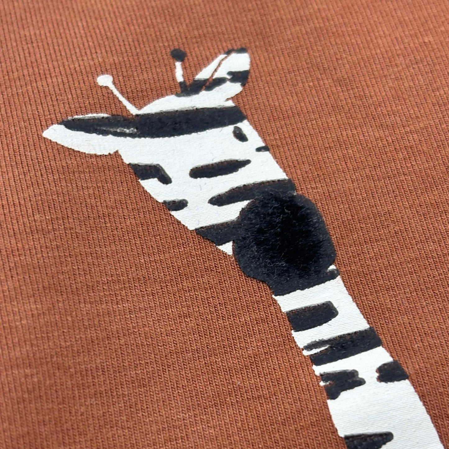 Bruin shirtje met giraf⎪62