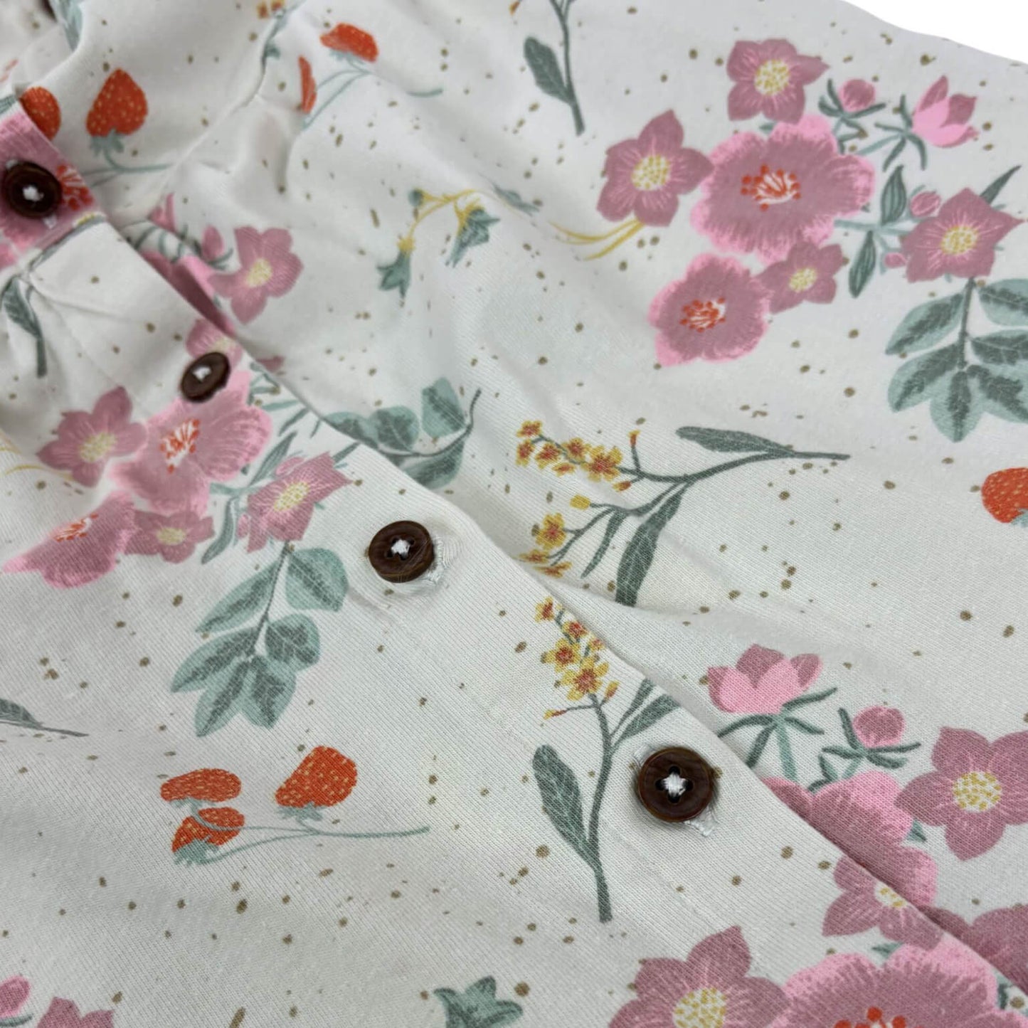 Zacht katoenen jumpsuit met aardbeitjes- & bloemenprint⎪92