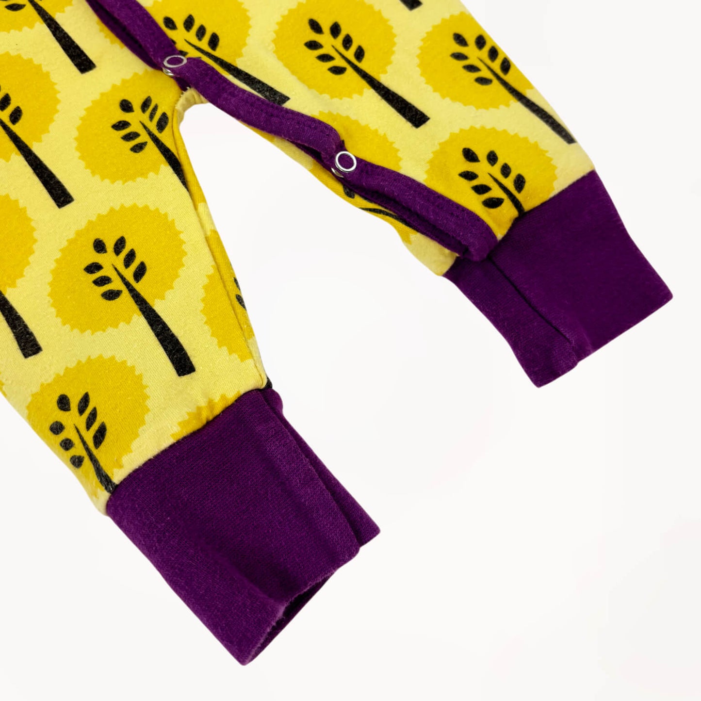 Kleurrijke pyjama geel/paars, boompjes motief ⎪50/56