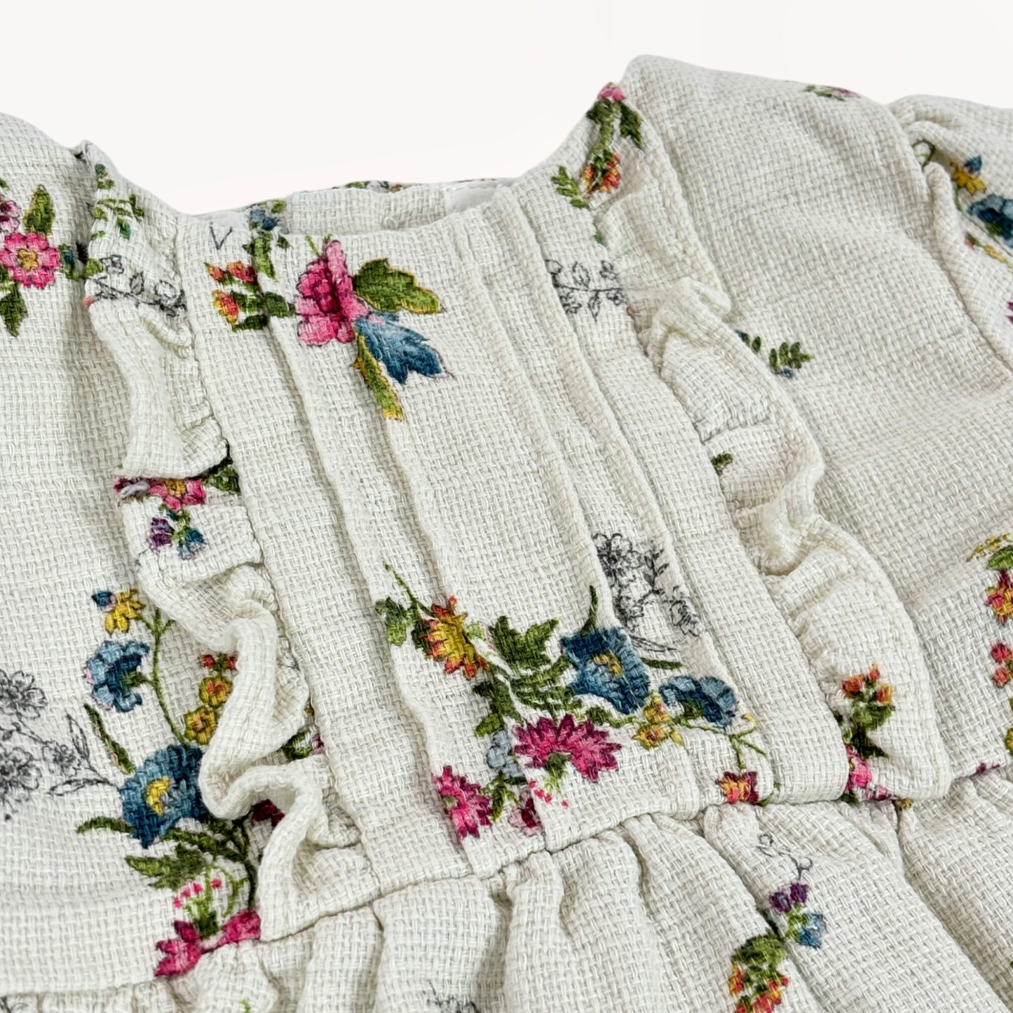 Romantisch topje met bloementjes & frulletjes⎪68