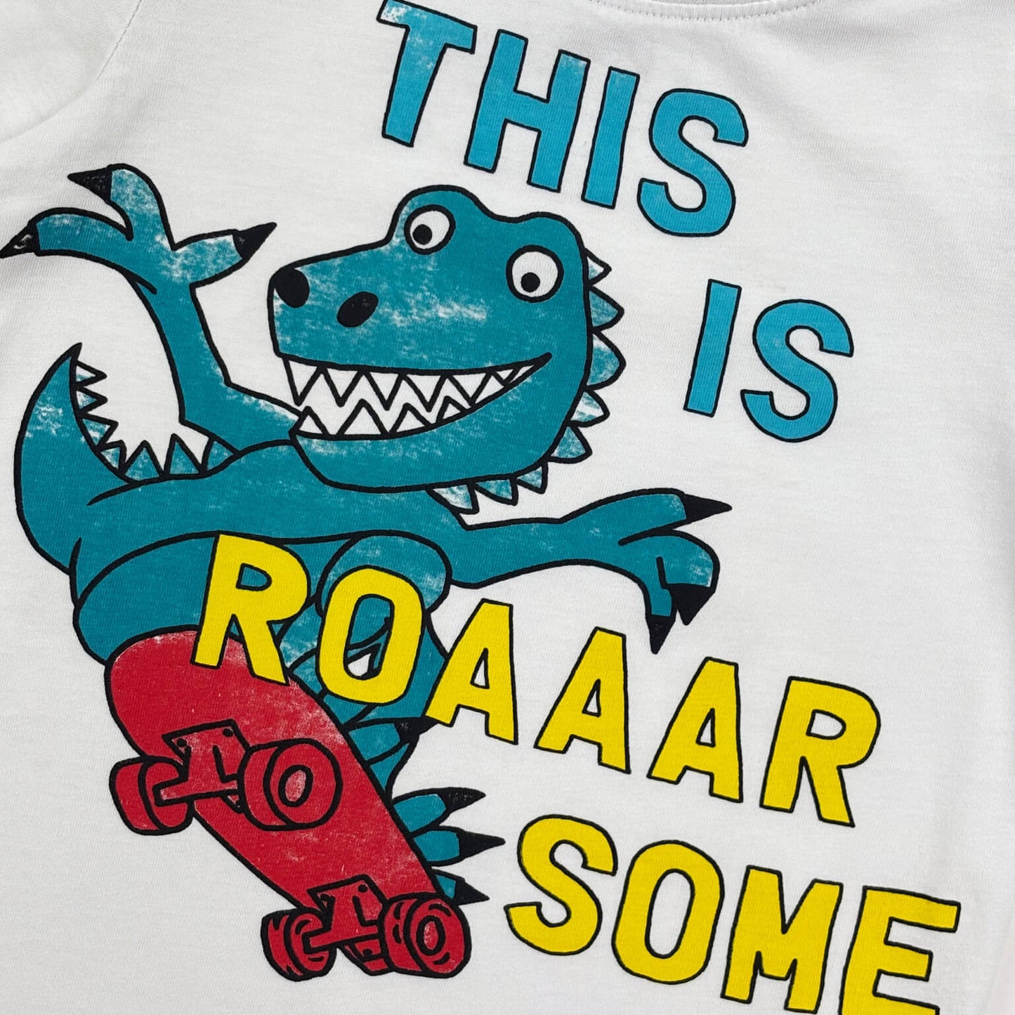 T-shirt dino "roaaarsome" C&A 5 jaar