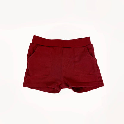 Rode sweatshort m/ vliegertje op achterzak⎪92