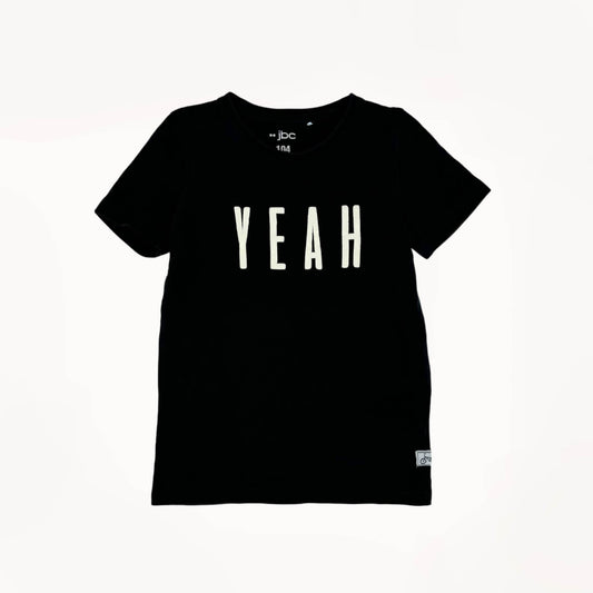 T-shirt zwart, "YEAH" graphic wit⎪104