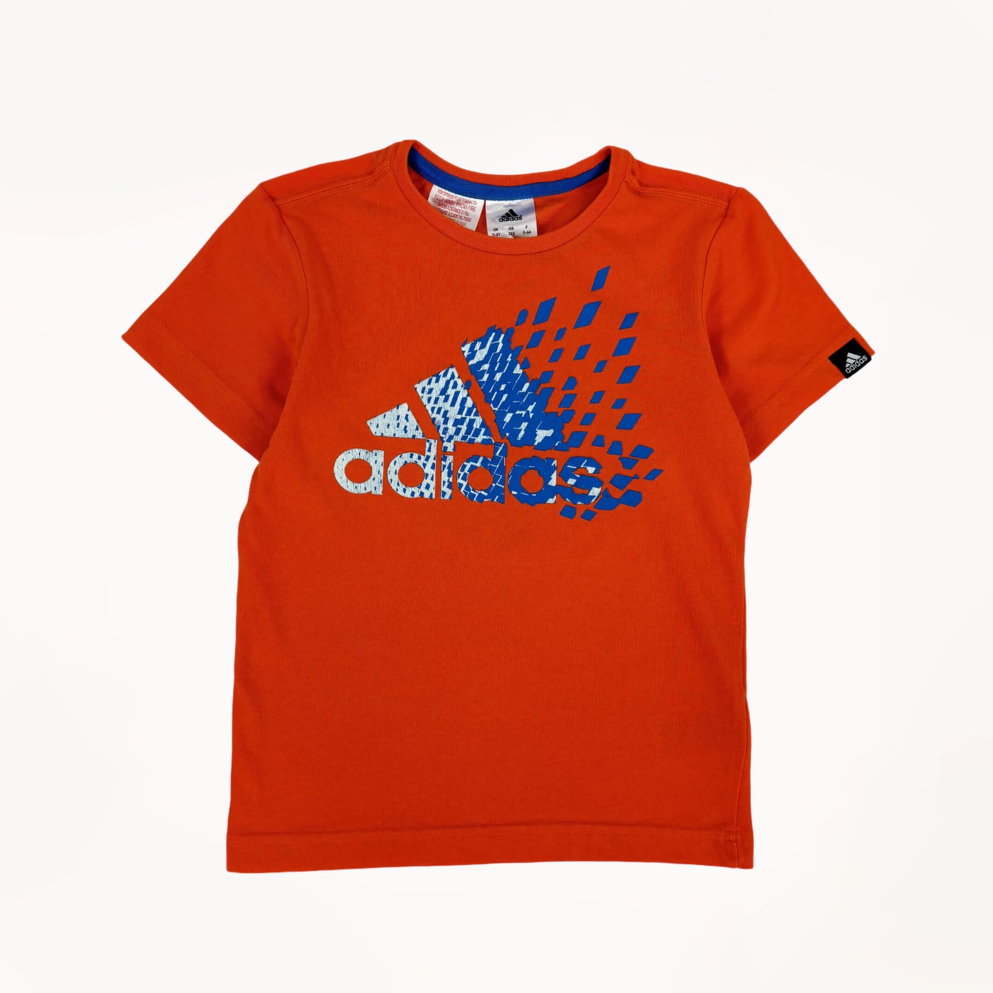 Oranje T-shirt, blauw Adidas logo⎪116