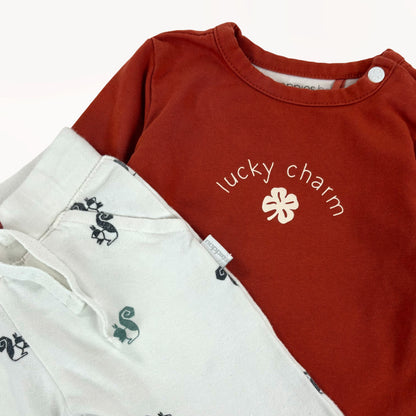 Comfy outfit, "Lucky Charm" top, broekje met voetjes⎪56